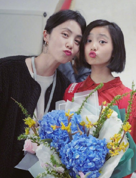 迪士尼五週年，星二代云集：孫莉女兒穿漢服，楊威曬雙胞胎姐妹花