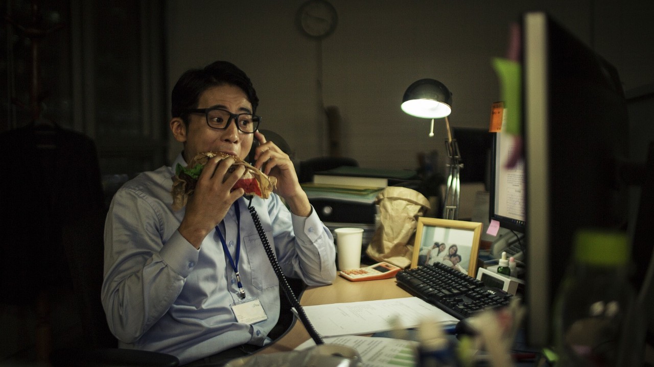 12位中年程序员：代码一敲十年，收入虽高前途摇摆