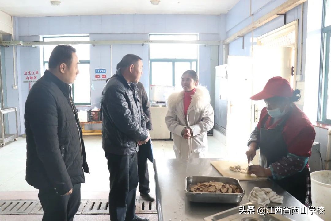 进贤县教体局评估检查组莅临西山学校幼儿园检查指导工作