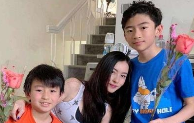 有种“羡慕”叫张柏芝的基因，小儿子颜值超过