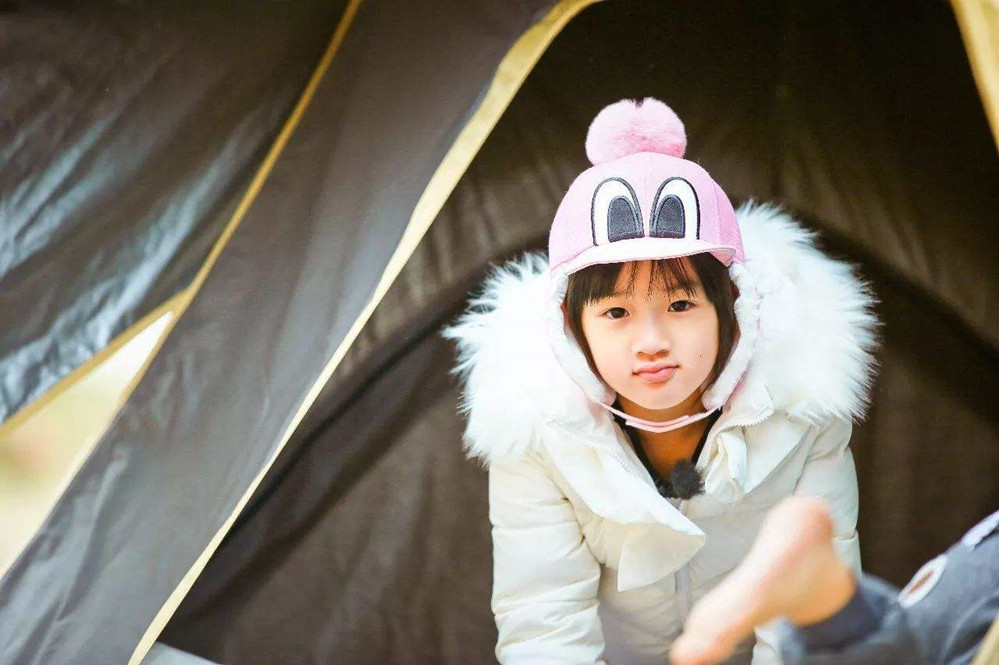 吴尊女儿越长越美，堪称整容式长大，网友：其实早有特征