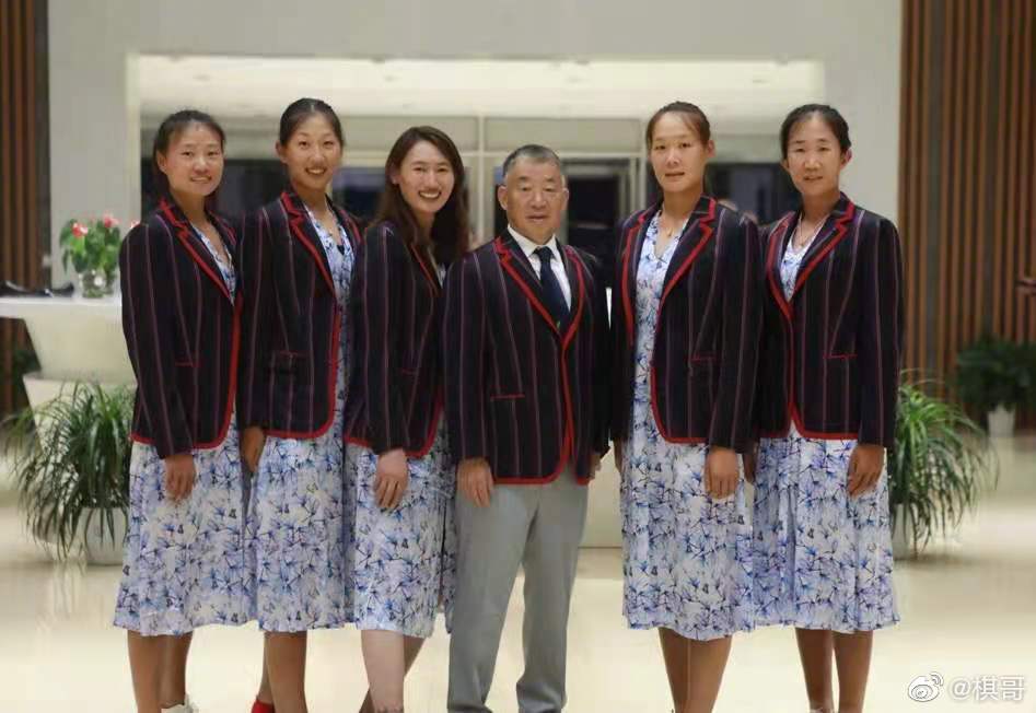 东京奥运会中国代表团礼服曝光！终于不是番茄炒蛋，好看吗？