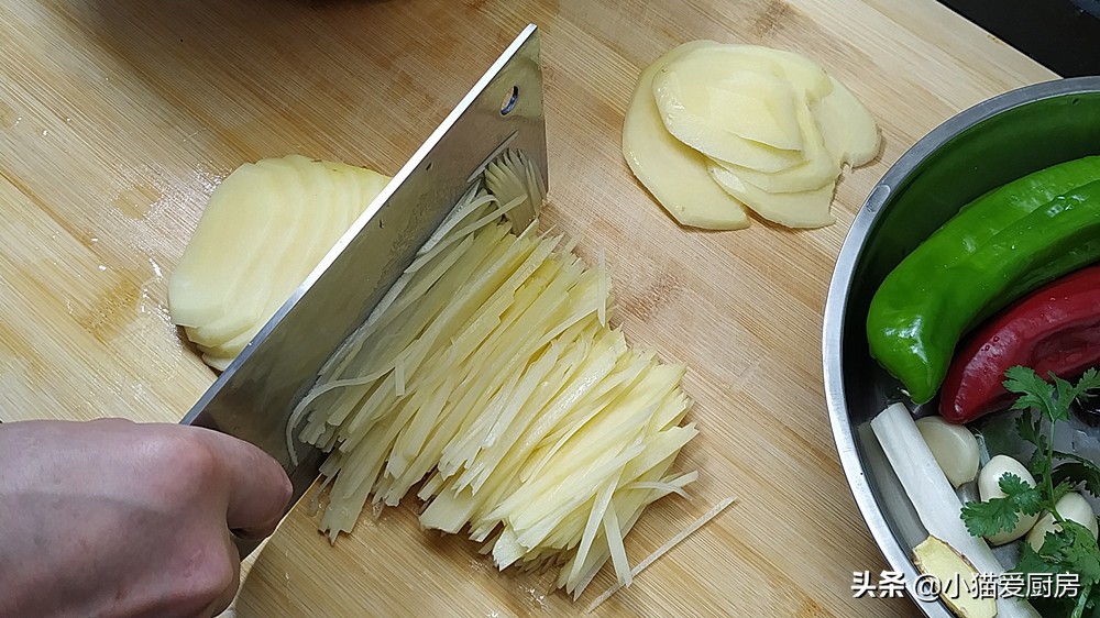 图片[3]-土豆丝好吃的新做法 味道酸辣 口感脆爽 开胃下饭 真香-起舞食谱网