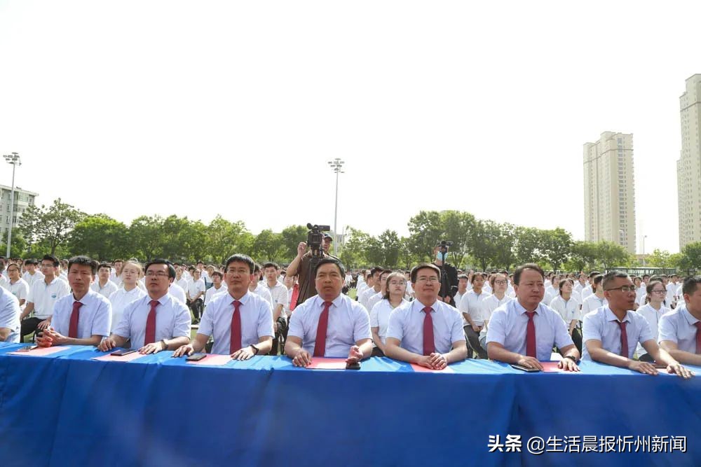 忻州实验中学举行2021年高三成人礼(图2)