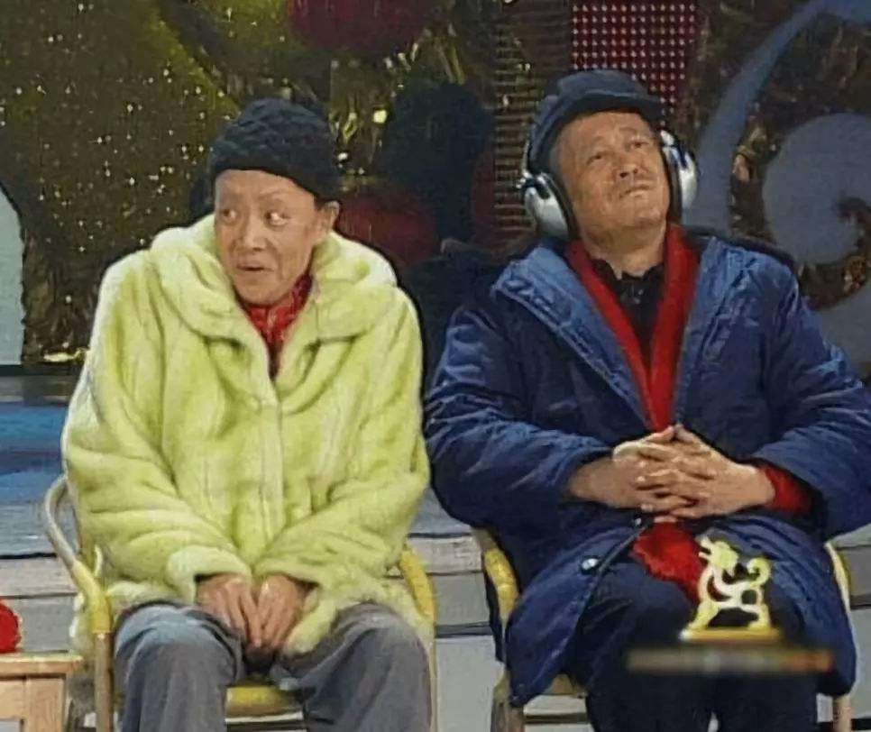 2006年春晚，赵本山出现严重失误，宋丹丹看似淡定实则冷汗直流