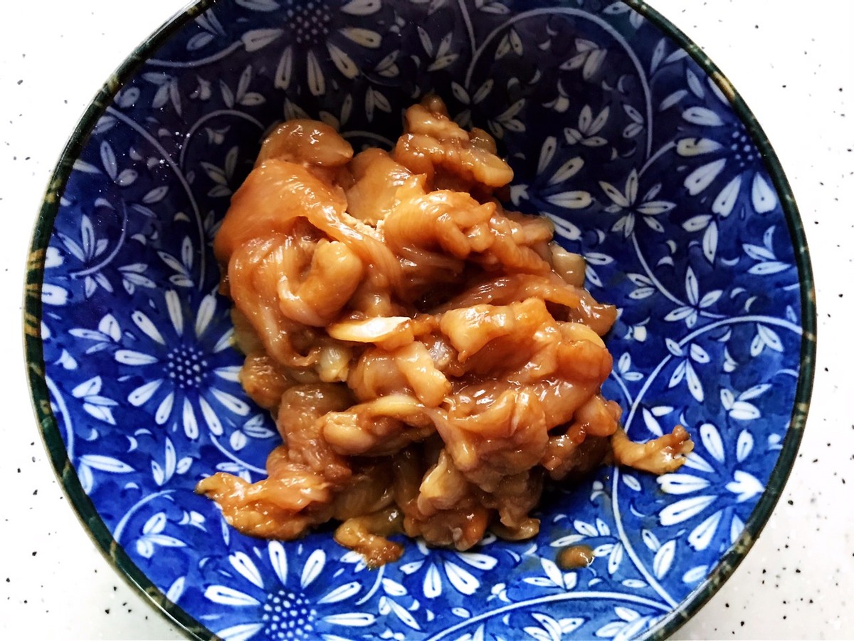 家常蚝油南瓜炒鸡肉片，鲜嫩可口，做法简单，低脂又解馋