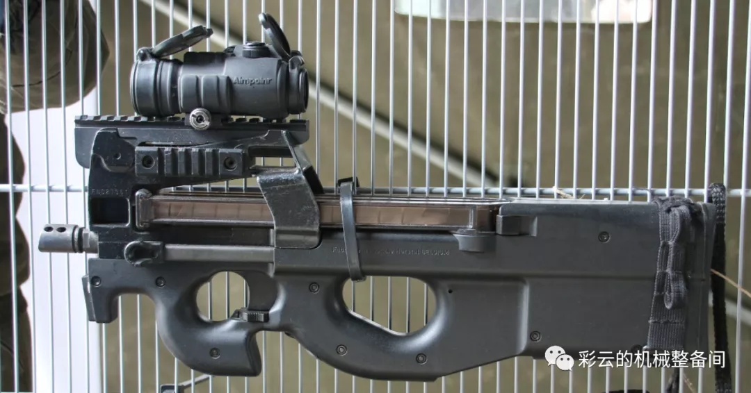 说到PDW你首先想到的就是它——比利时P90单兵自卫武器