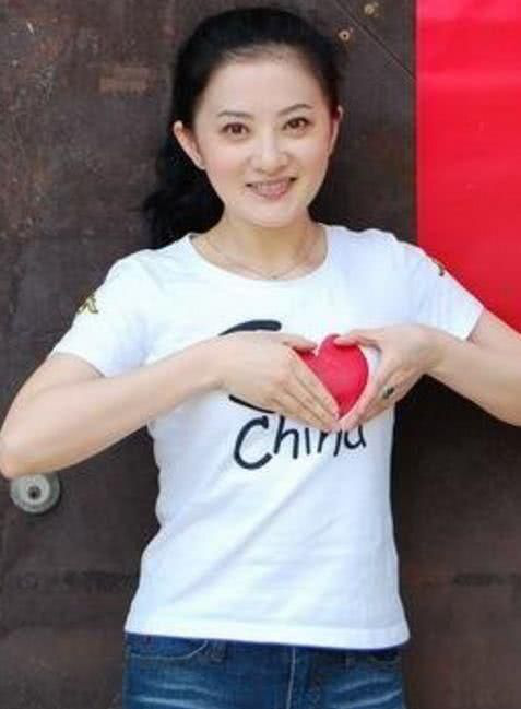 “婉君”金铭，9岁爆火，18岁上北大，41岁仍单身，她经历了啥？