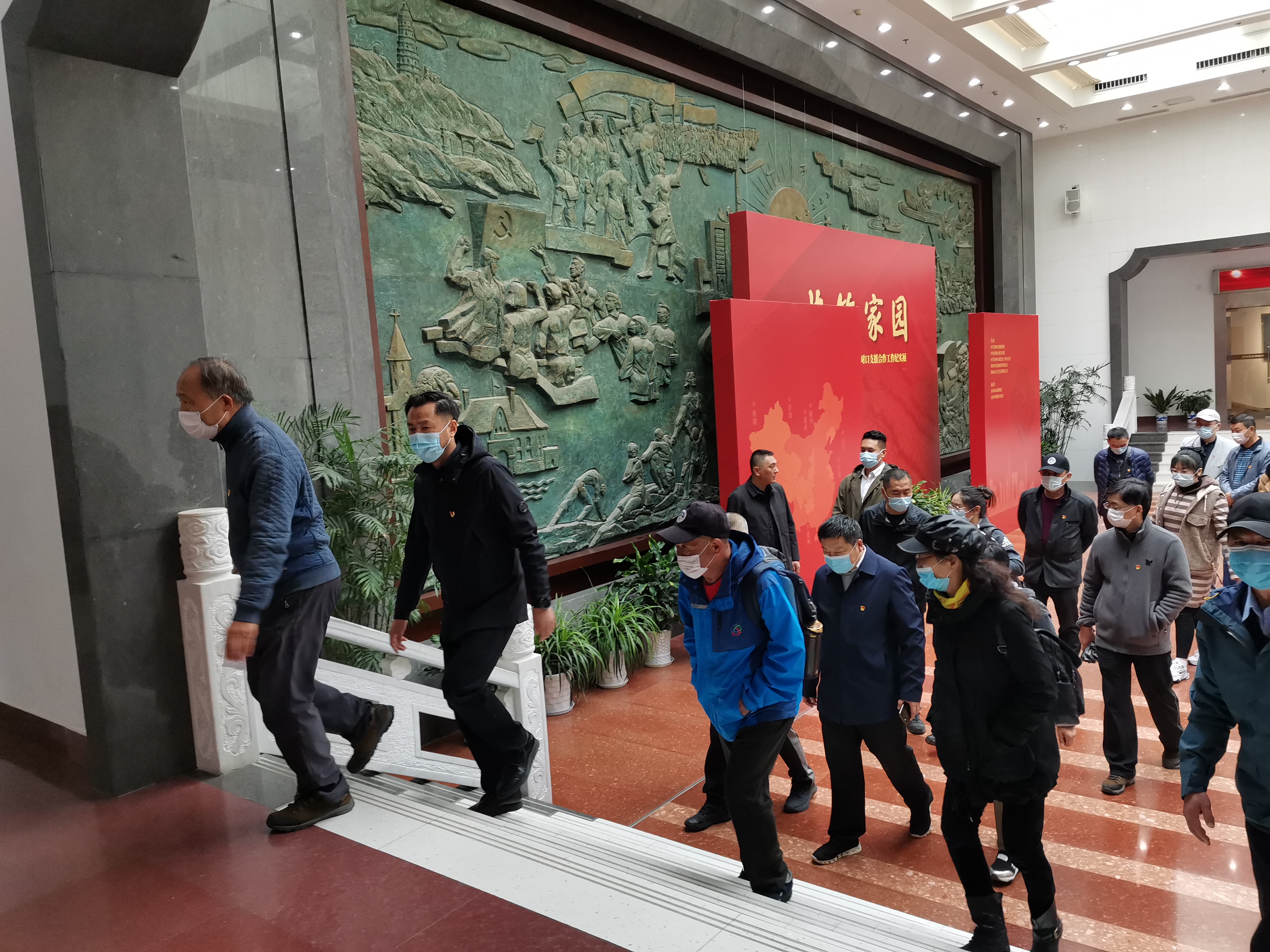 缅怀先烈传承精神，苏州市登山协会开展主题教育活动
