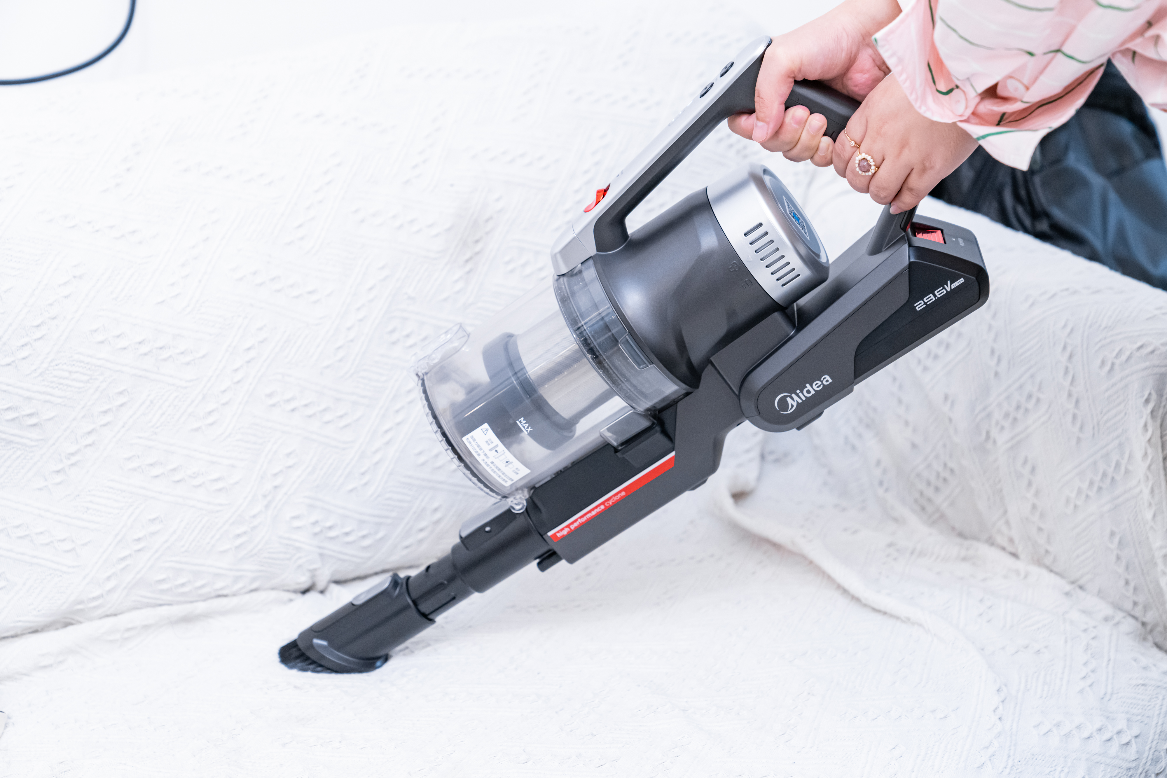 吸尘不弯腰清洁更省力美的弯折吸尘器p7详细体验