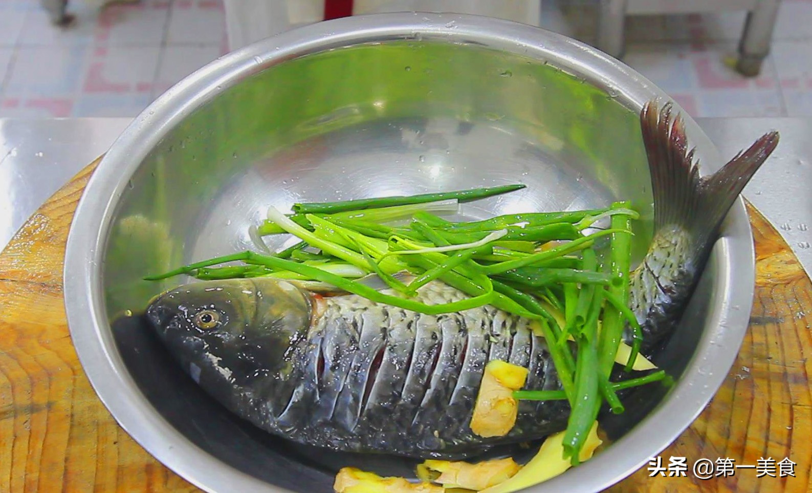 图片[6]-厨师长做的鸿福泼辣鱼 学会这一招 在家也能享受饭店的味道-起舞食谱网