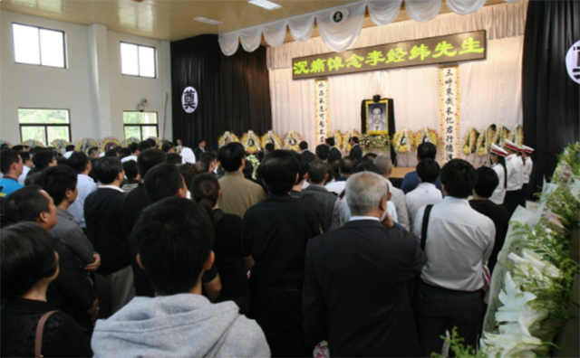 李经纬葬礼上，年近50的李宁：李先生不仅是老板，更像是我的父亲