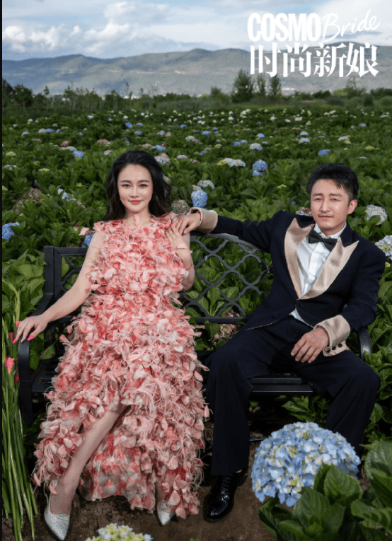 邹市明夫妇拍写真庆祝结婚十周年，冉莹颖身材丰腴，大片画风唯美