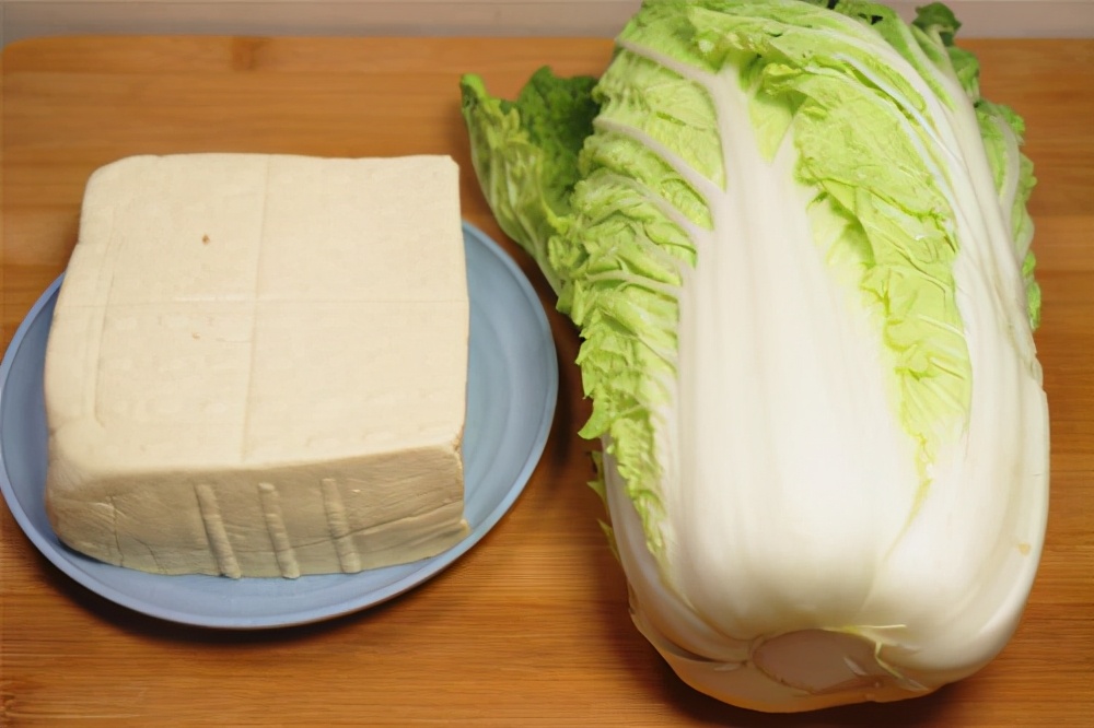 白菜燉豆腐怎樣做才好吃？原來做法有訣竅，一次燉一鍋，太解饞了