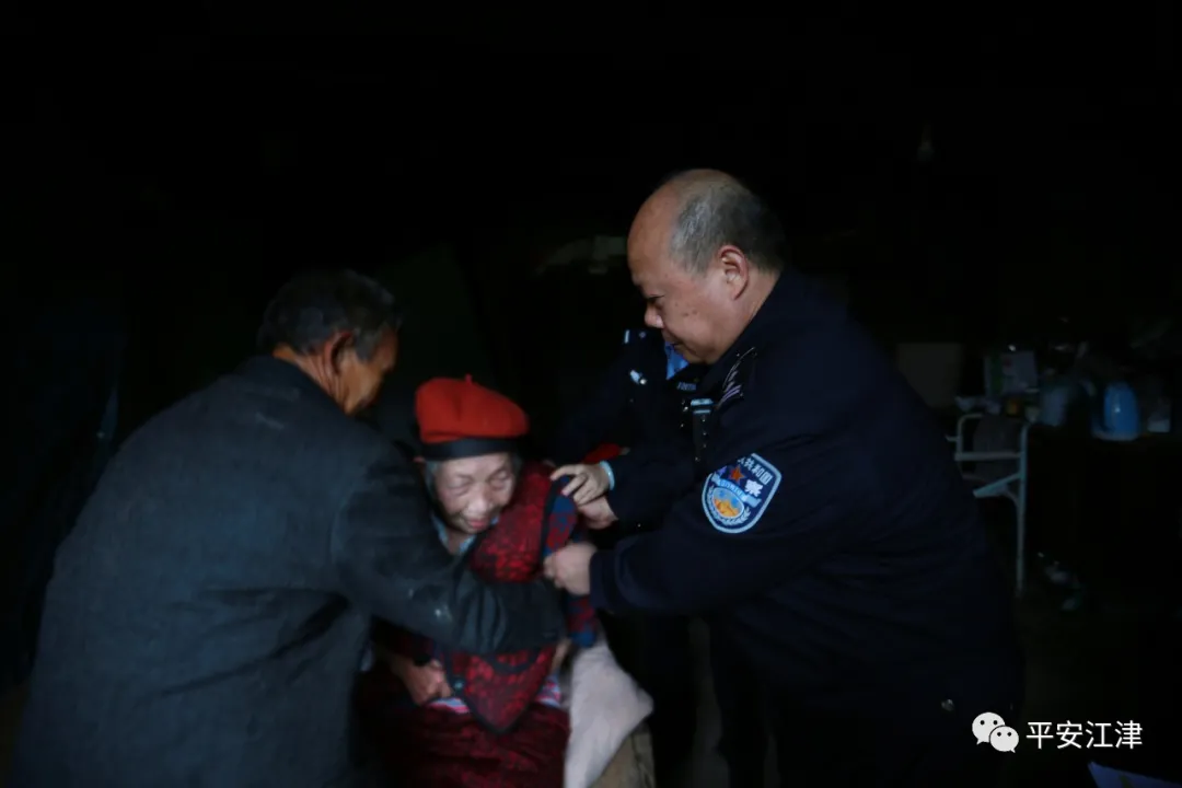 江津区|津城警事 | 小小身份证 搭建警民“连心桥”