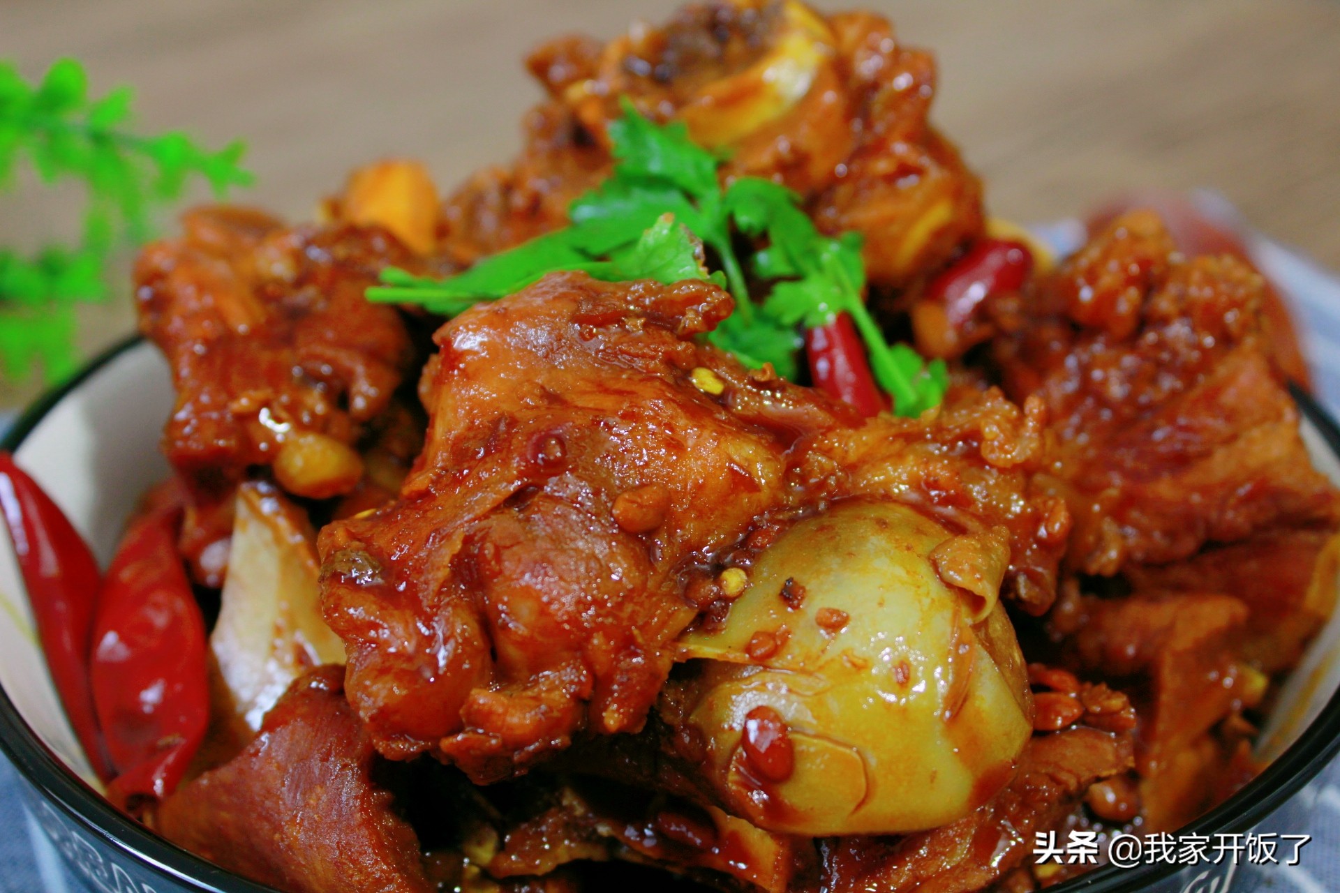 天冷后，在家做酱棒骨，比排骨吃着过瘾，都不好意思说吃了几碗饭