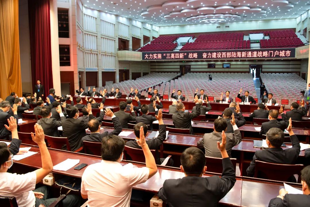 市五届人大六次会议主席团举行第一次会议