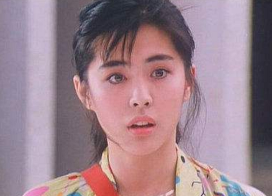 30年前王祖贤旧照中,身后微不足道的群演,如今
