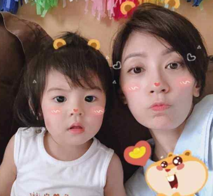 有種“逆襲”叫波妞，小時候像蕭敬騰，如今終於有賈靜雯的感覺了