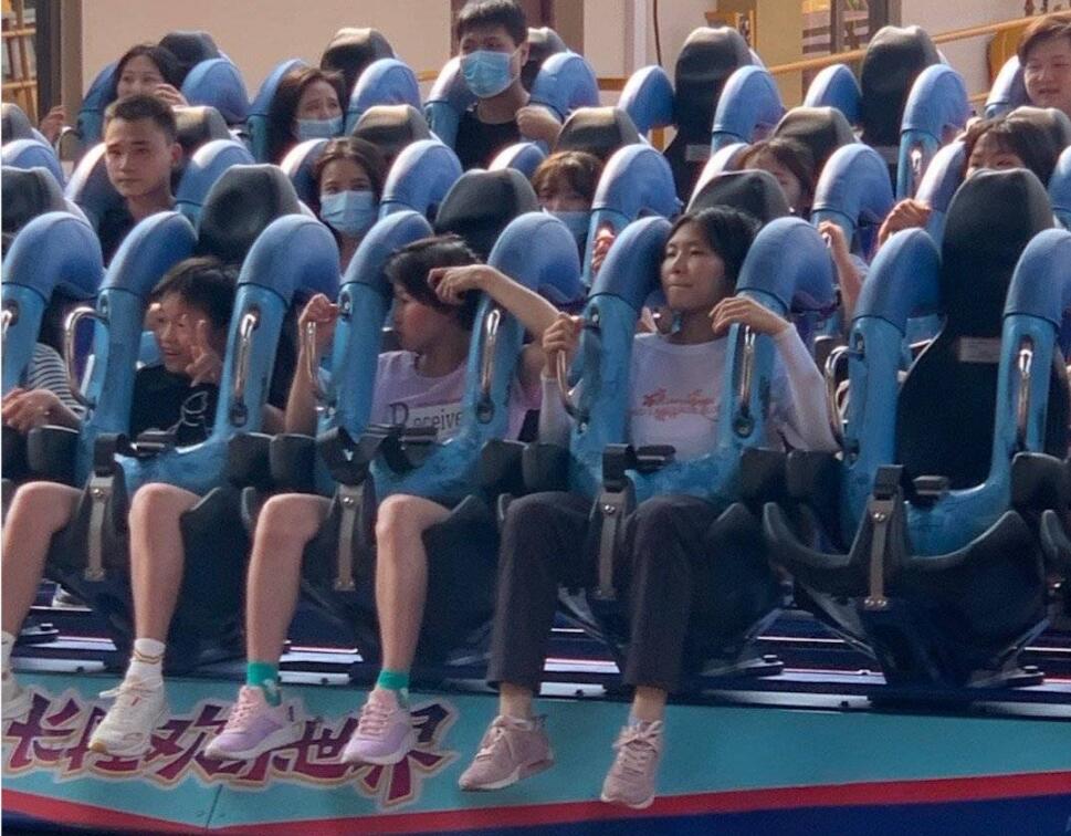 玩嗨了！全红婵欢快坐过山车，水上乐园坑队友，陈艾森真心是暖男