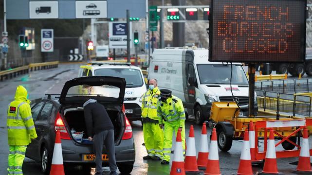 英媒直呼�歐洲病夫�，多國頒布對英旅行禁令，約翰遜這回尷尬了