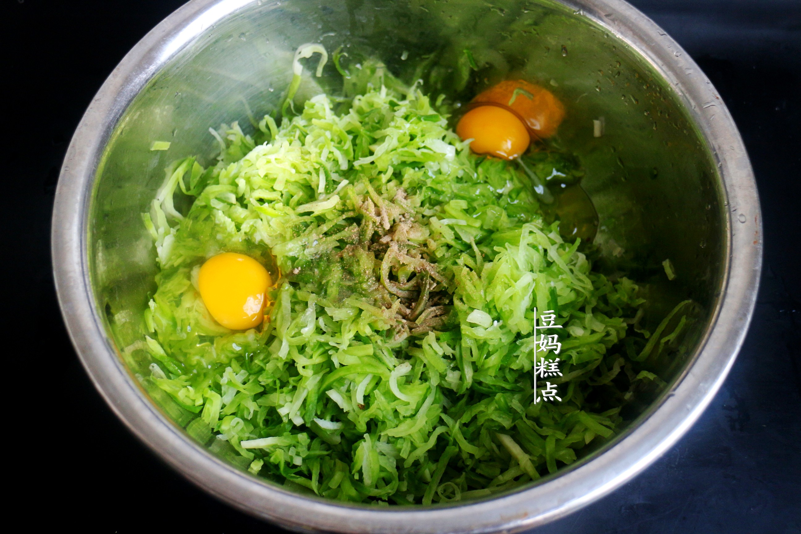 快立冬了，炸蘿蔔丸子，掌握3個小技巧，丸子香氣十足特好吃