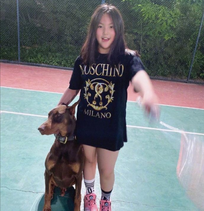 王诗龄开学近照，10岁已撕掉胖子称号现瘦成瓜子脸，网友咋做到的