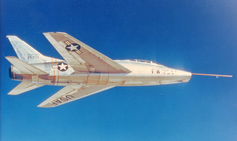 百系经典（一）：痛苦中开创超音速时代的F-100战斗机