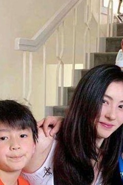 张柏芝三儿子完美遗传妈好颜值，不输两个哥哥