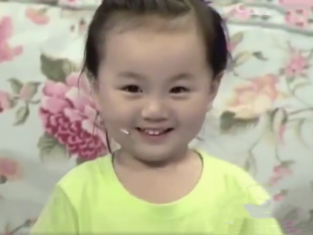 小山竹长大了，小时候的娃娃脸变成瓜子脸，美得让人认不出来了