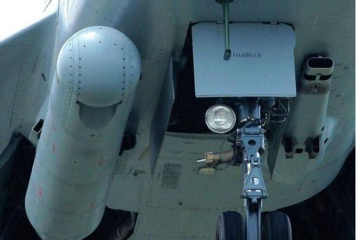 炸完飞机炸面包车：中国空军终于也土豪了一把