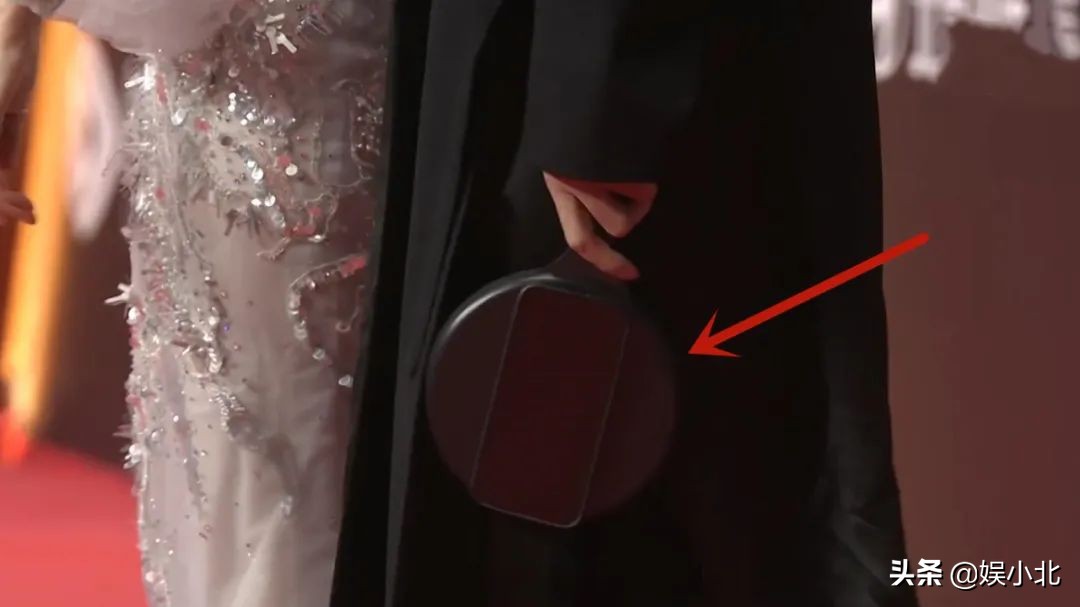 De Yunnan group appears on the stage to receive award, be born forcedly however unripe become group of mouth cross talk, fine number starlight enjoys interesting moment greatly