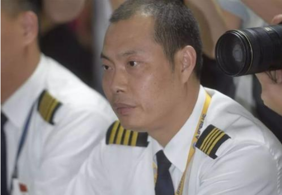 万米高空，零下四十度，极度缺氧，看《中国机