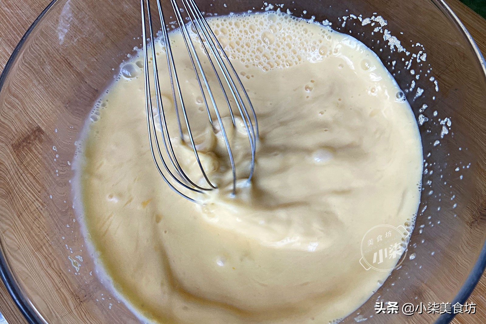 Fat cake lazy recipe, a bowl of flour 3 eggs, chopsticks a stir, soft and not collapse, super delicious