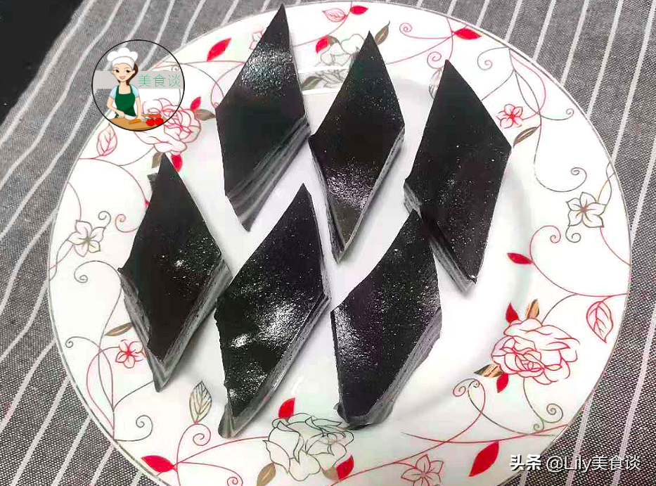 夏天，这蒸糕常做给家人吃，一拌一蒸，爽滑筋道香甜，营养不上火