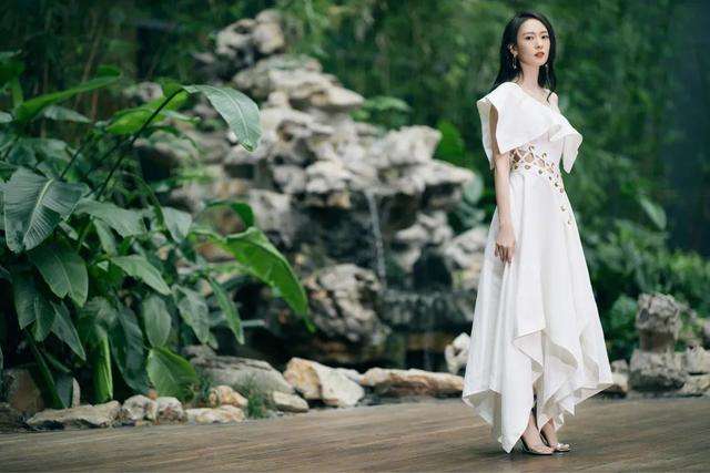 《三十而已》王漫妮精致穷，透支一万八游轮升