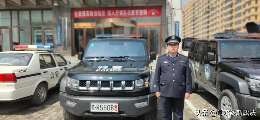 危急时刻,准格尔旗辅警秦金山一头扎入水中!