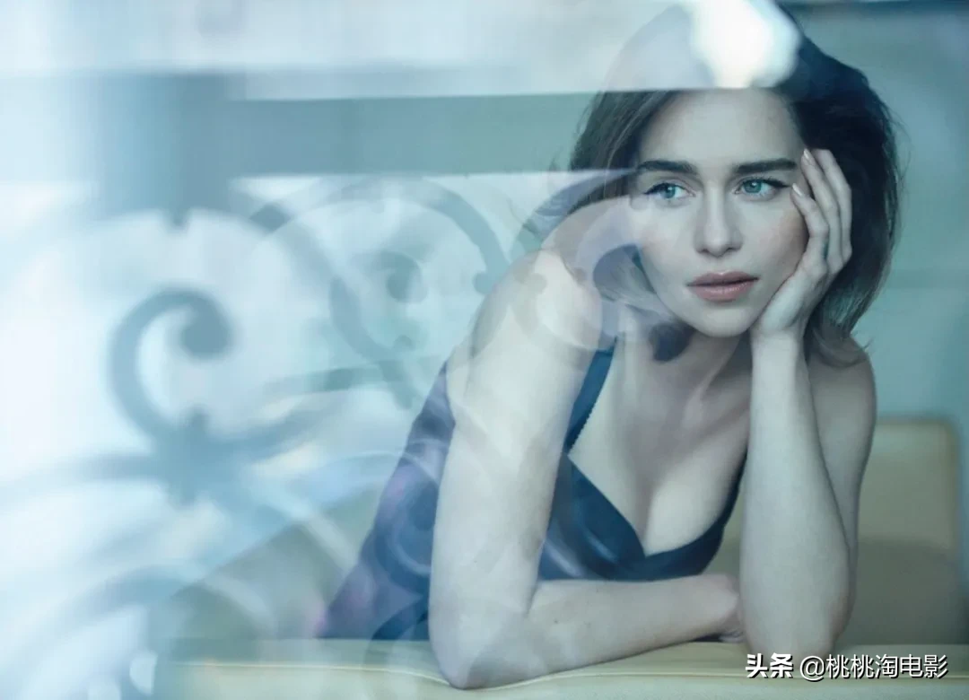 组图:想念她吗?“龙妈”艾米莉亚·克拉克杂志写真大片