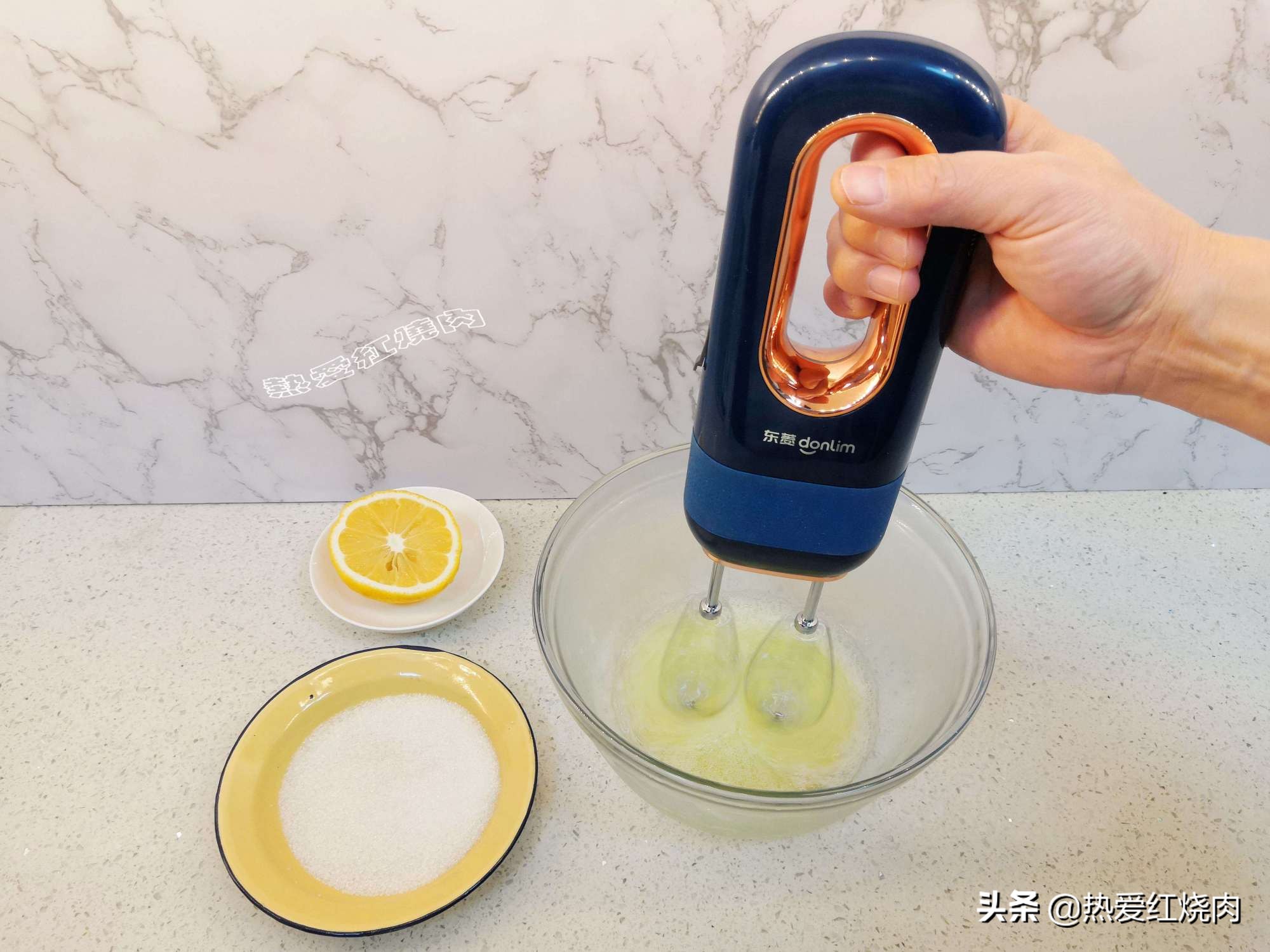 這蛋糕口感濕潤吃著不噎人，做了四次終於成功了，心得體​​會告訴你