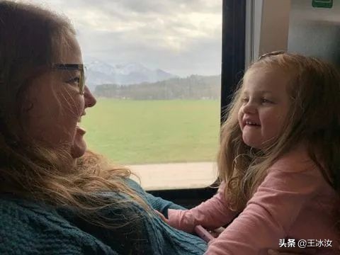 华邮的“美国日记”：1000位新冠死者的故事，他