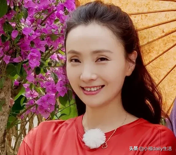 徐峥老婆不化妆长什么样？小陶虹纯素颜曝光：再也不信“冻龄”了