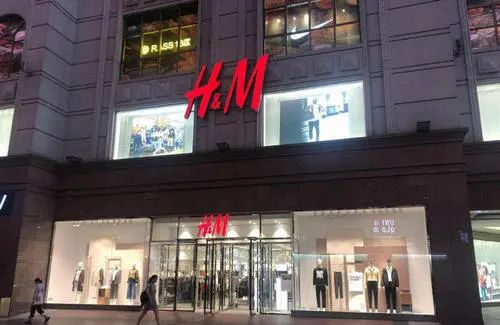 H M一季度虧超10億 泡泡瑪特市值腰斬 奇扒說0401 奇點商業地產 Mdeditor