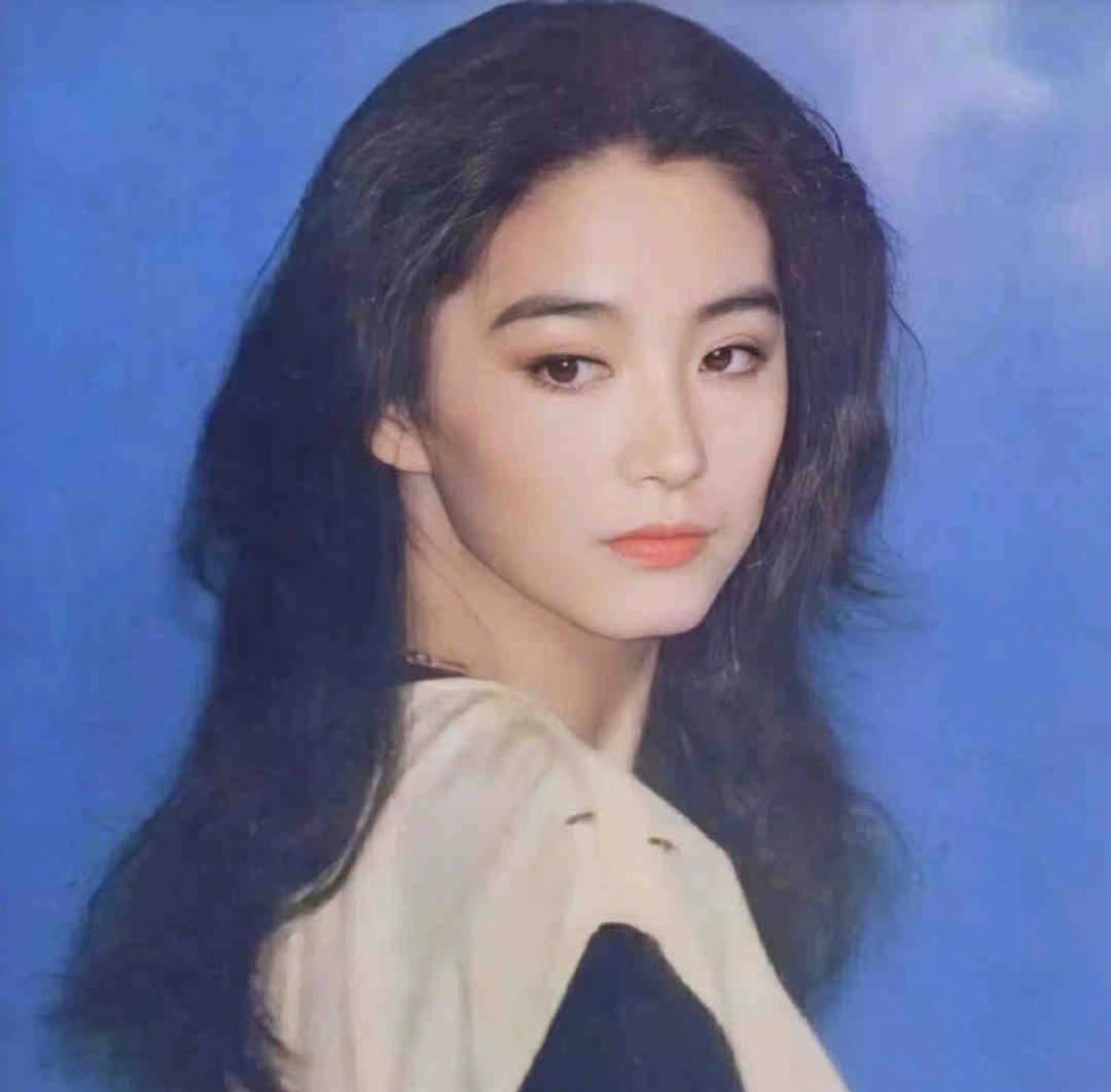 过时单品反成为时髦标签？上世纪的复古港风，如今竟让女星都沦陷