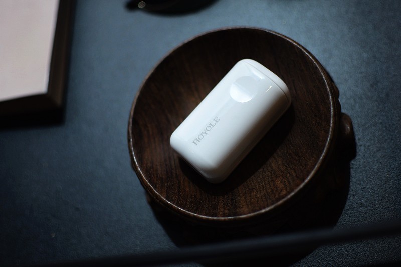 小巧便携 高颜值 柔宇RoPods真无线蓝牙耳机