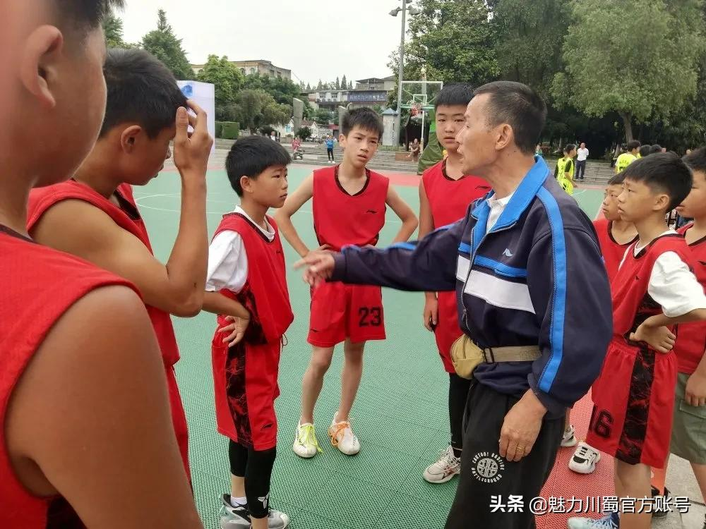 洪雅县花溪小学：知识与篮球共舞 学习与特长齐飞(图9)