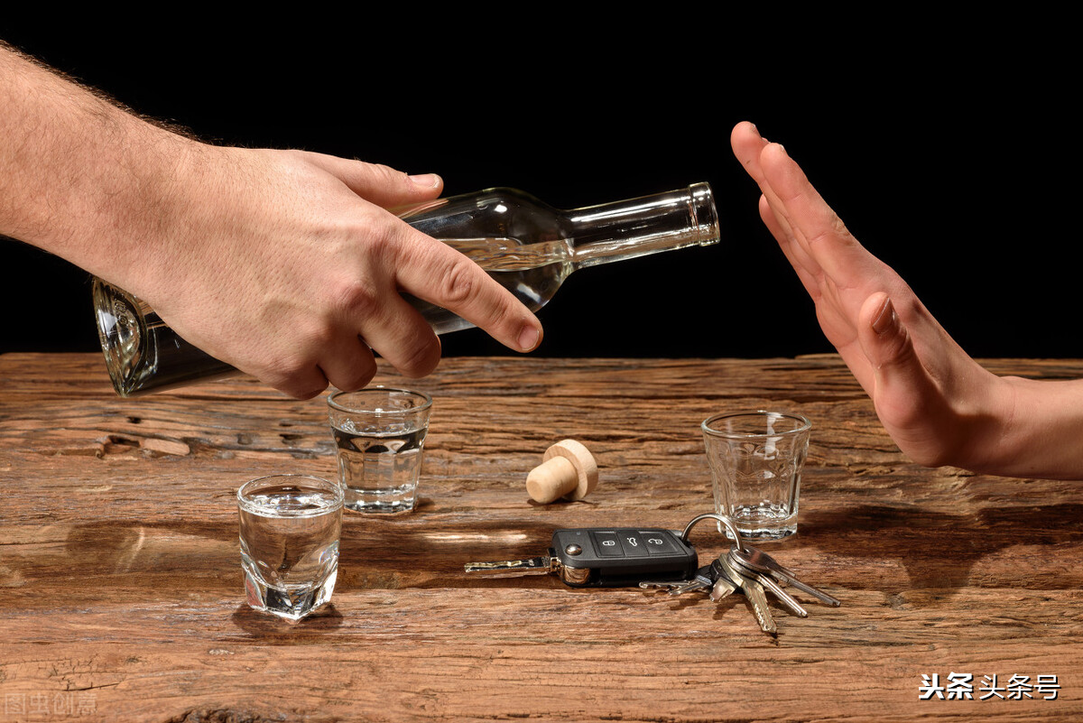 辽阳一男子酒后小区内猝死，这次同桌人员并不担责，为什么？