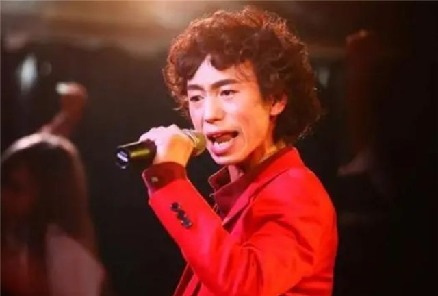陕西宁强歌手庞麦郎被送入精神病院