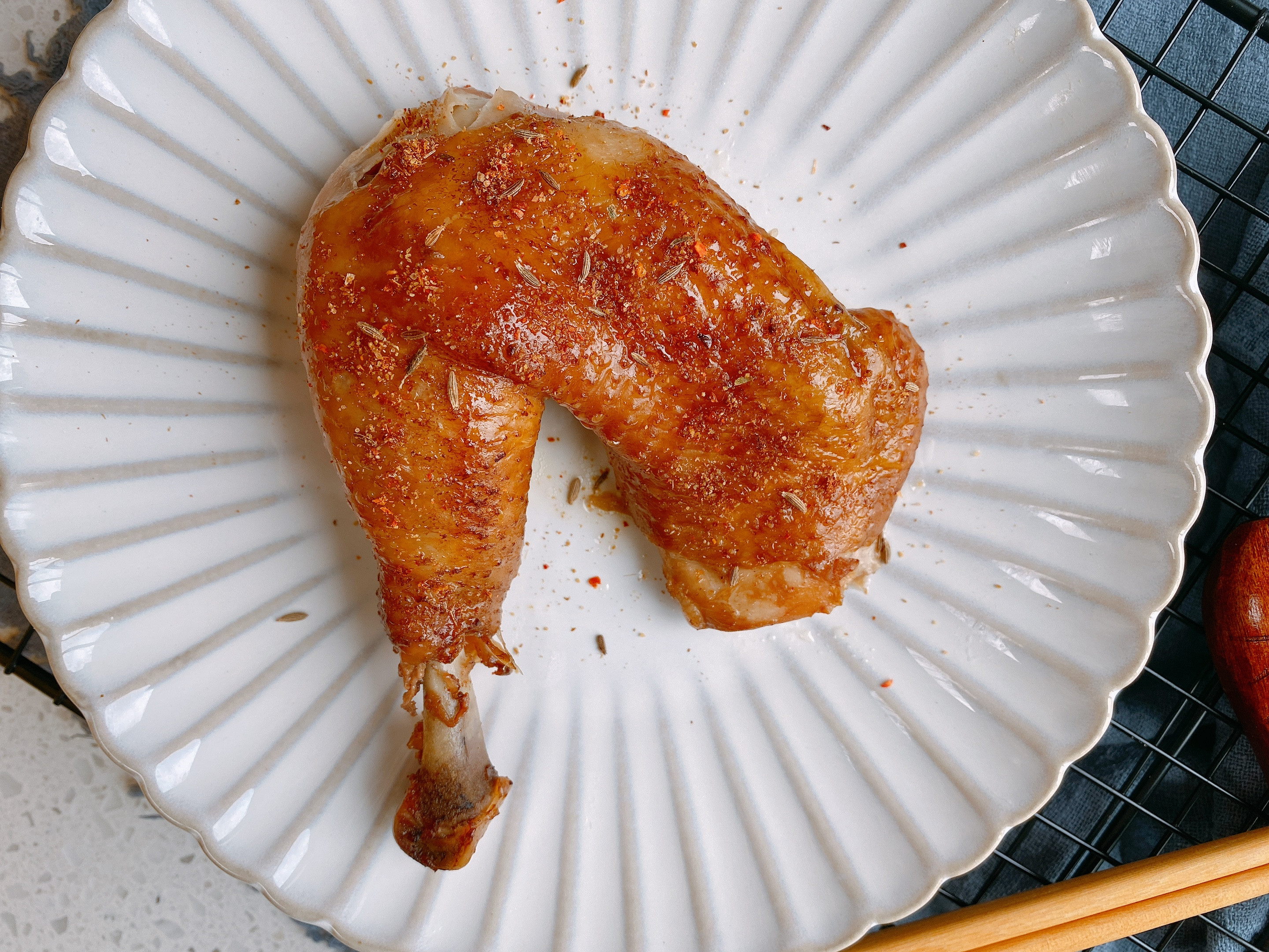 感恩節想吃烤雞用電飯鍋就能做，不放油不放水，鮮嫩多汁軟爛入味