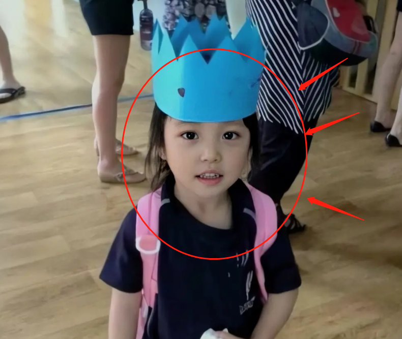 小四月是黄有龙亲生的吗?看完你就知道小四月是跟谁生的了