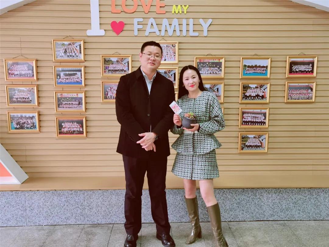 四川天府新区华阳小学老师的浪漫女神节